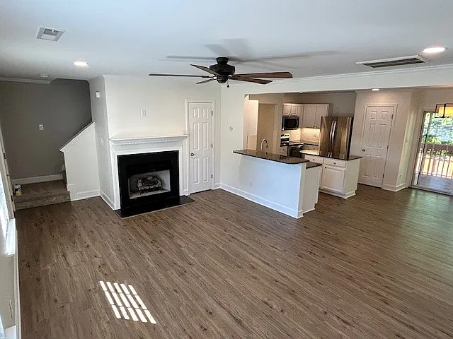 3 bed, 2.5 bath, 1570 sqft, $2,150 — Photo 4