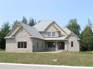 3558 Pointe Shore Dr, Brighton, MI 48114