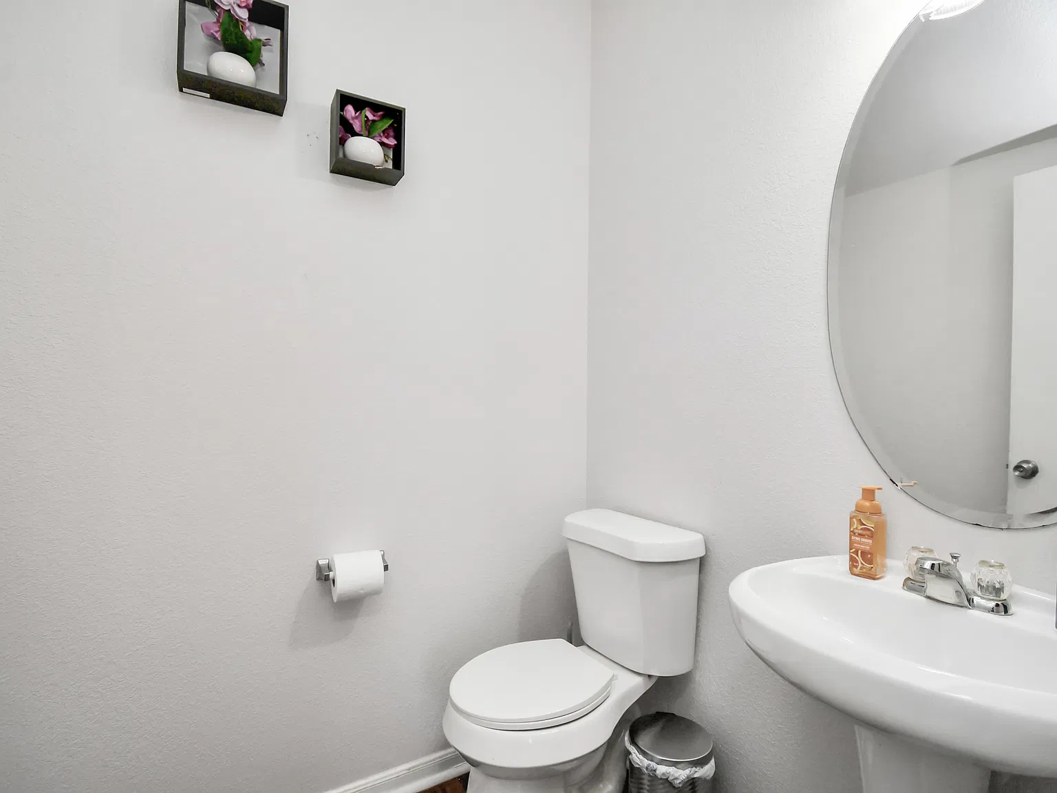 3 bed, 2.5 bath, 1635 sqft, $4,000 — Photo 3