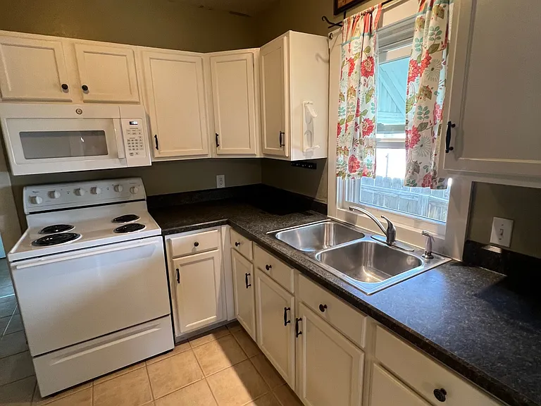 216 Alderson Ave — Photo 11