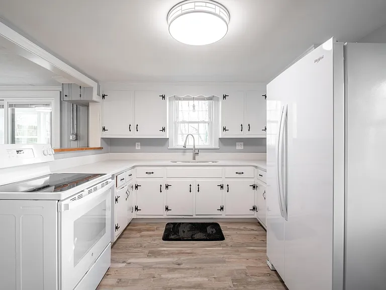 2102 Oakwood Ln — Photo 10