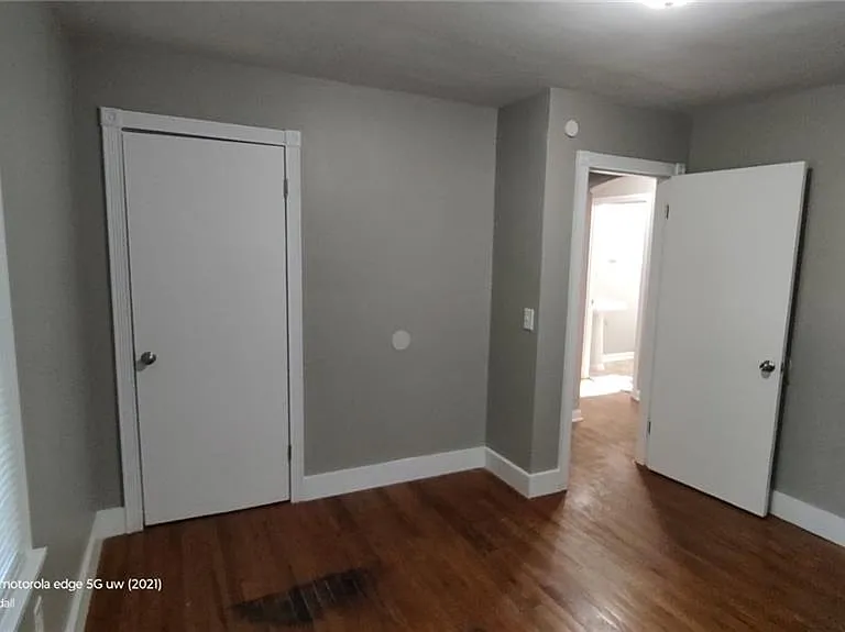 1033 Victoria Ave — Photo 6