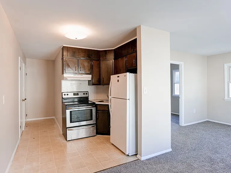 11 Poplar St — Photo 2