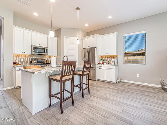 5th image of 986 W Baccata Ct