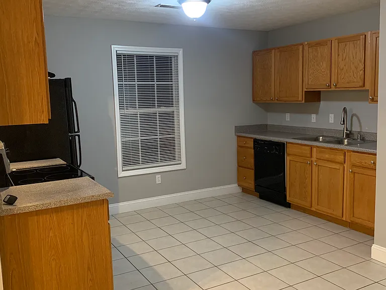 626 Hampton Way — Photo 8