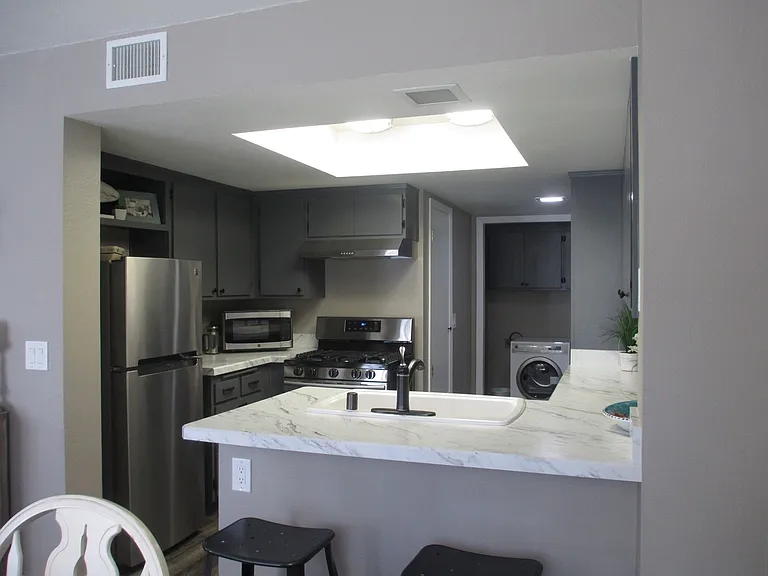 24 Village Circle Dr — Photo 4