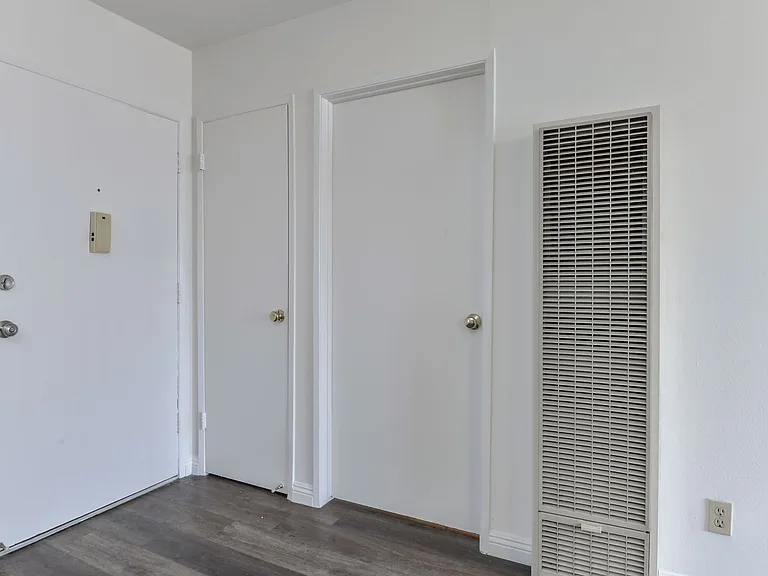 1799 N Hollywood Way — Photo 59