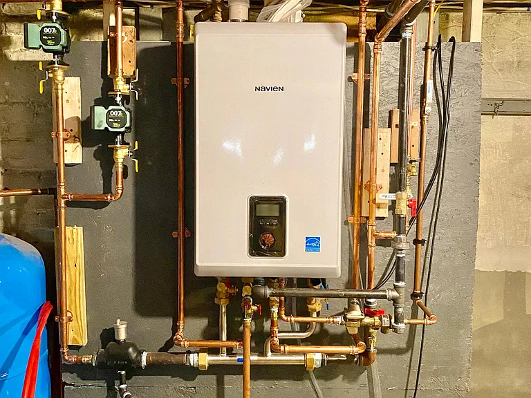 Brand new Tankless Heating & Hot water - 2 Zones