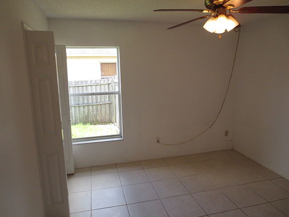 3rd image of 13808 Glasser Ave