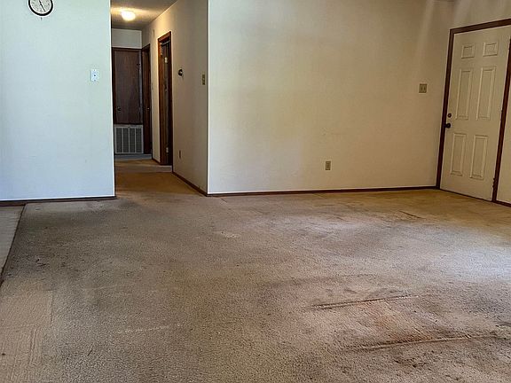 4th image of 209 Fruitwood St