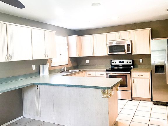 4th image of 3571 Edington Way