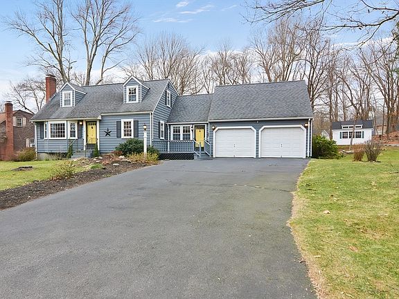 3rd image of 11 Oak Hill Dr