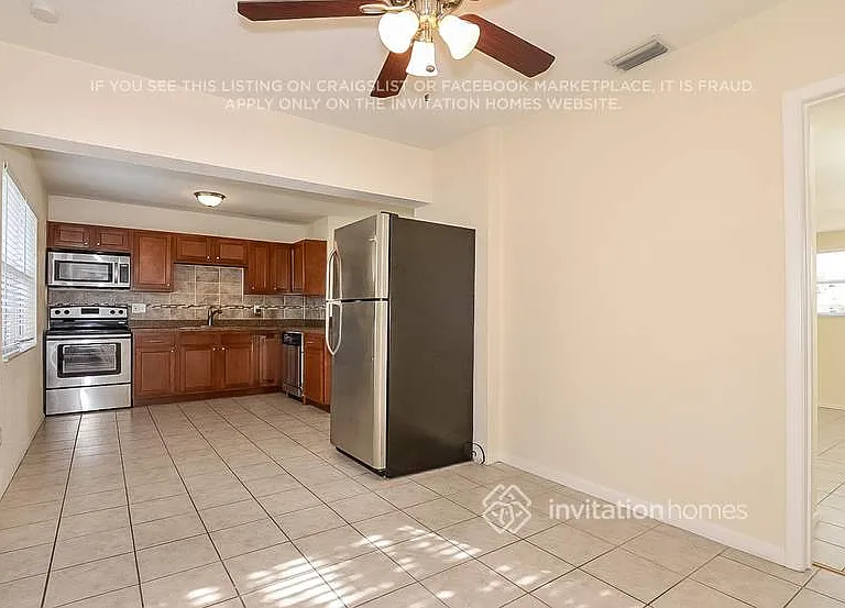 2160 Riviera Dr — Photo 8