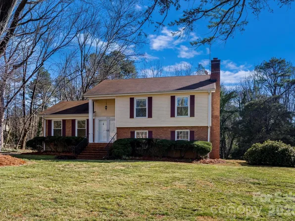 3000 Windrow Ln, Matthews, NC 28105