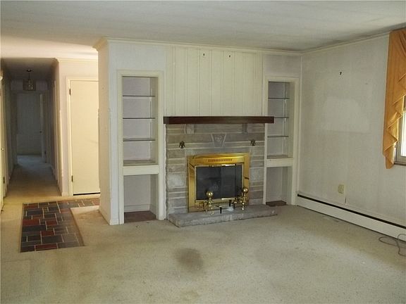 4th image of 121 Hillcrest Dr