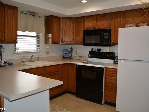 4th image of 202 Lincoln Ave