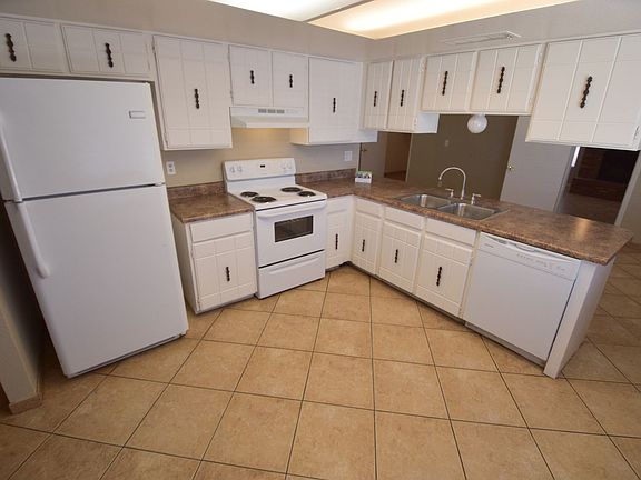 3rd image of 8839 W Avalon Dr