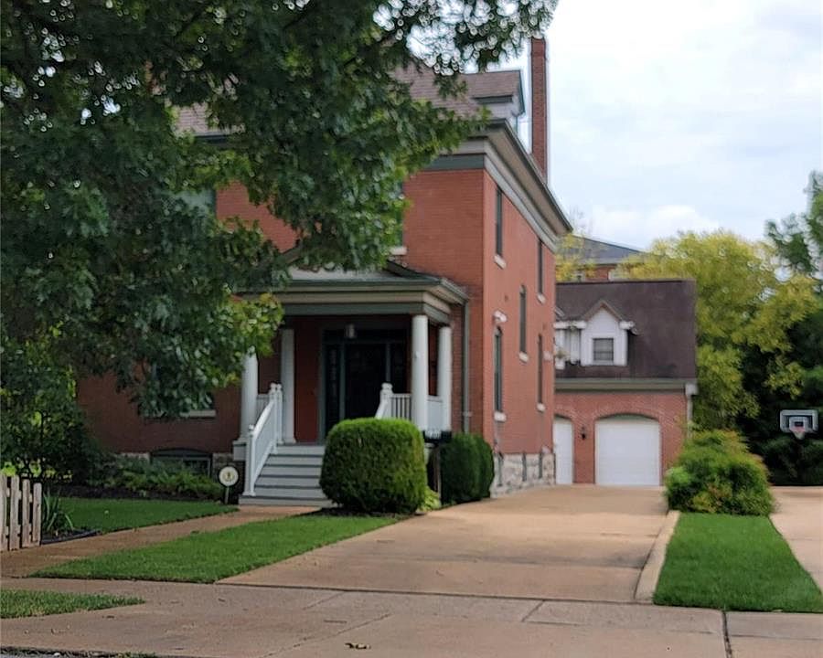 1st image of 230 W Monroe Ave