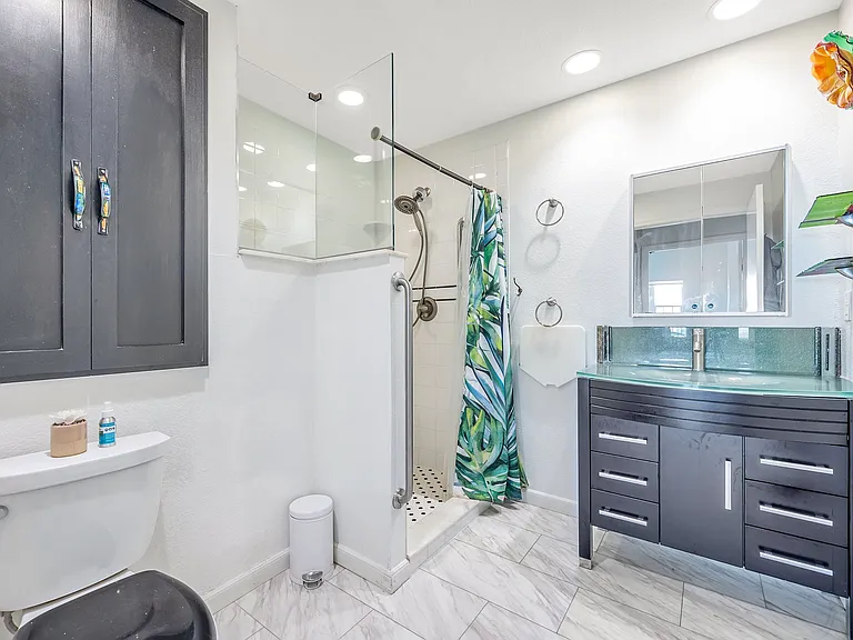 100 4th Ave S #424 — Photo 19