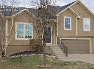 233 W Fountain Cir, Gardner, KS 66030