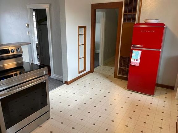 2nd image of 716 1/2 W Pine St
