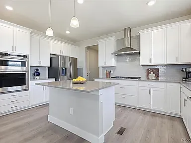 5 bed, 4577 sqft, $4,550 — Photo 4