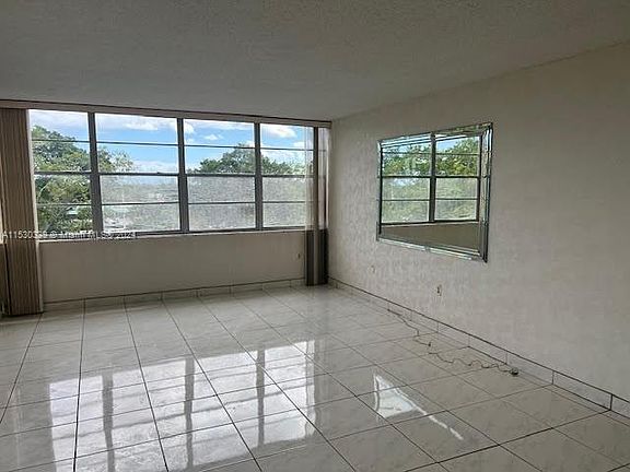 2nd image of 1400 Saint Charles Pl APT 605