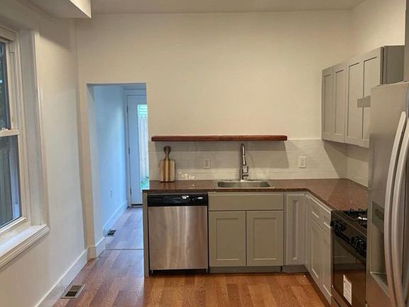 2nd image of 2021 E Monmouth St