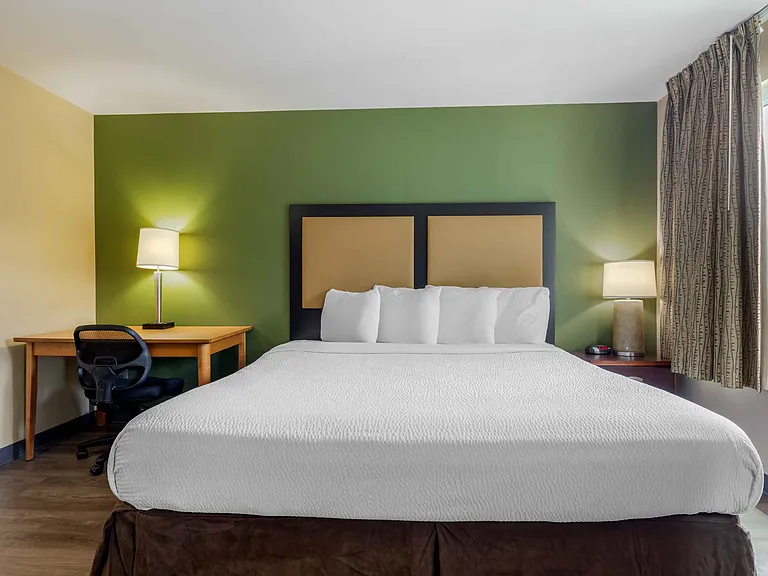 Deluxe Studio - 1 King Bed
