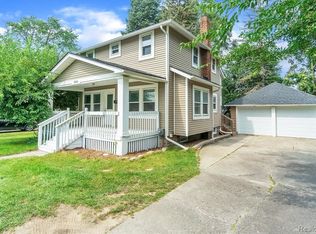 704 W Silver Lake Rd, Fenton, MI 48430