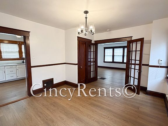 5th image of 22 Escalon St