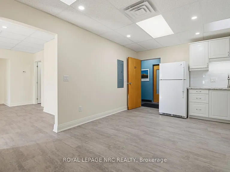 431 Saint Paul St #201 — Photo 4