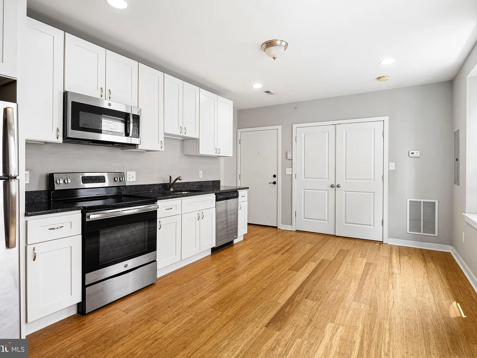 1 bed, 650 sqft, $1,500 — Photo 2