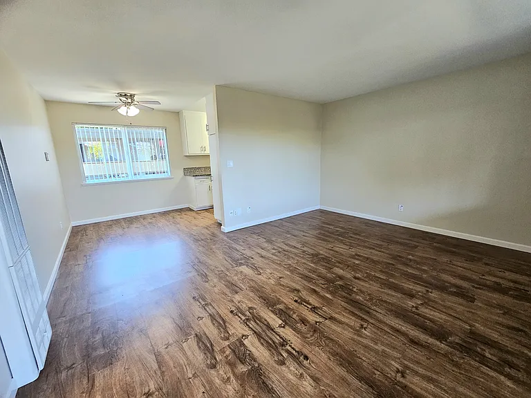 527 Walker Dr — Photo 9