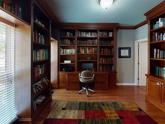 5th image of 1670 Club House Dr