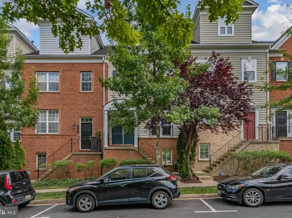 8005 Homefield Dr, Landover, MD 20785