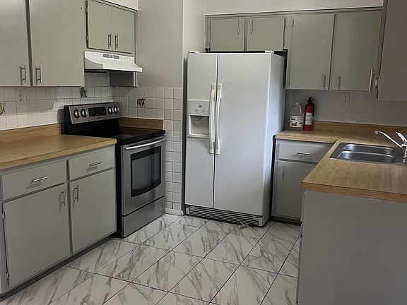3rd image of 1304 Louis Ct #1