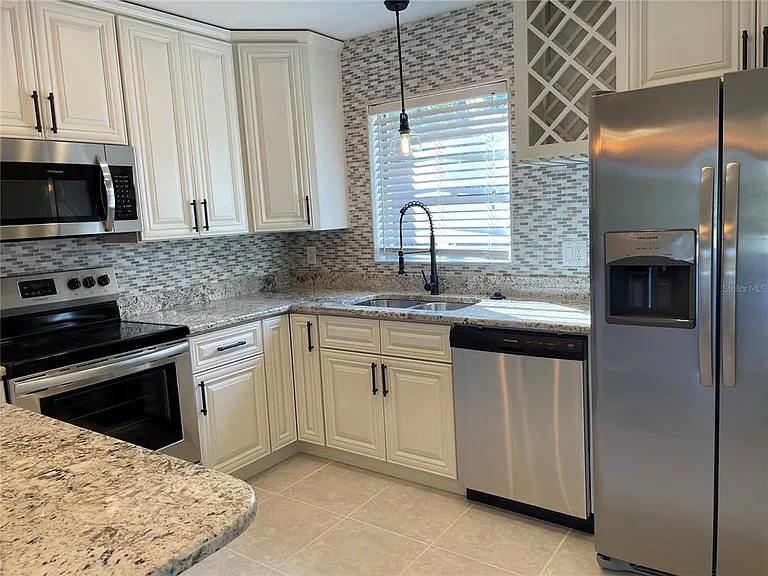 1424 Chesterfield Dr — Photo 10