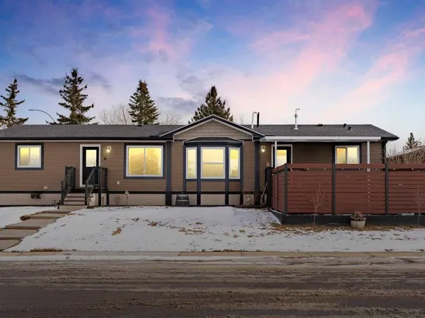 4 W Spring Dale Cir SE, Airdrie, AB T4A 1N8