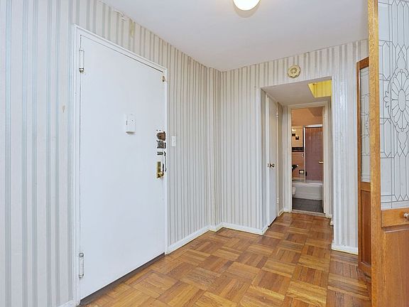 5th image of 735 Avenue W #1E