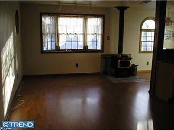 3rd image of 6 Lincoln Ln
