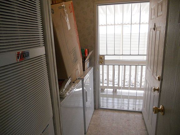 entrance/laundry