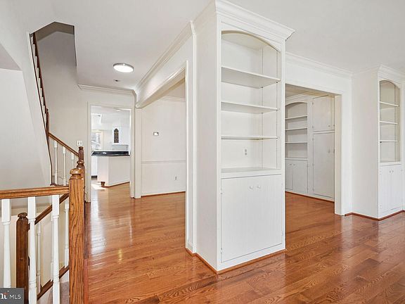 4th image of 6893 McLean Province Cir