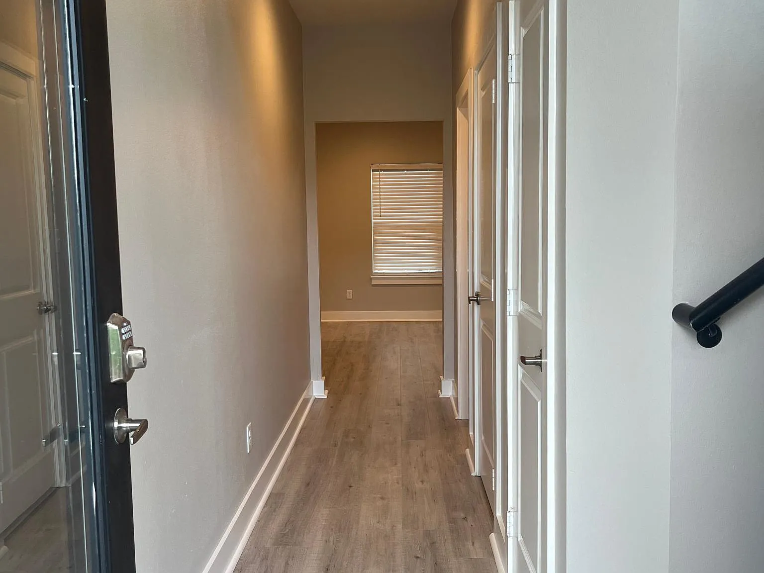 3 bed, 2.5 bath, 1300 sqft, $1,825 — Photo 2