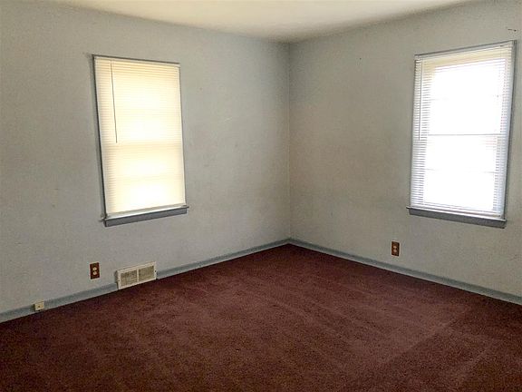 5th image of 715 Irving Ave