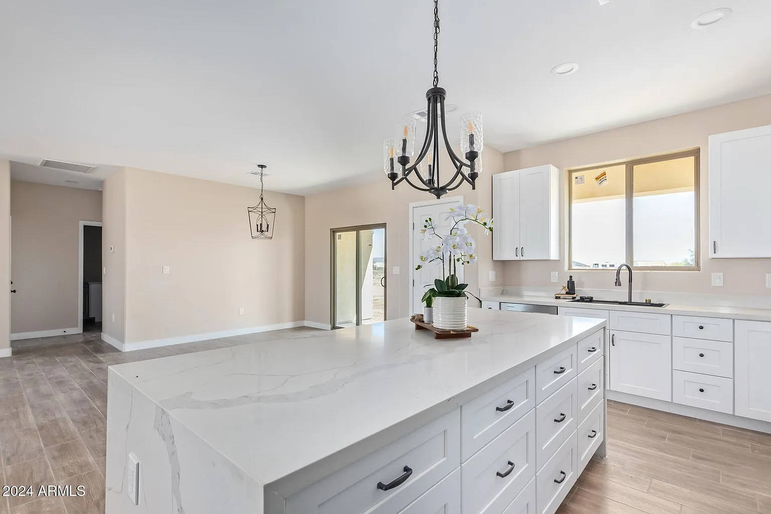 4 bed, 1800 sqft, $2,500 — Photo 4