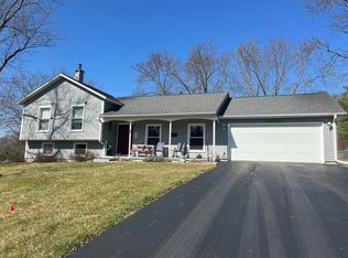 3 Aspen Dr, Mount Carroll, IL 61053
