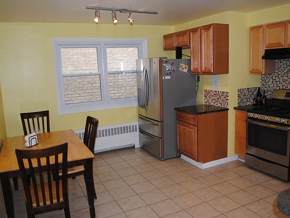 4th image of 7410 N Oakley Ave APT 2A
