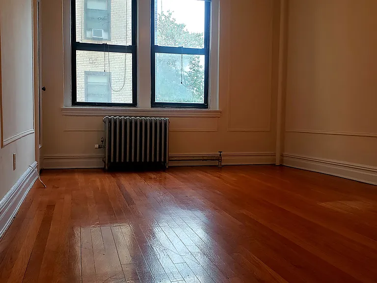 92nd St — Photo 14