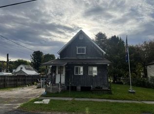 8 2nd St, Edwards, NY 13635